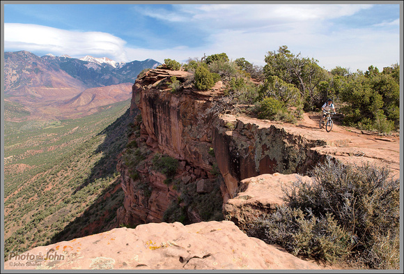 Mountain Biking Porcupine Rim - Moab, Utah